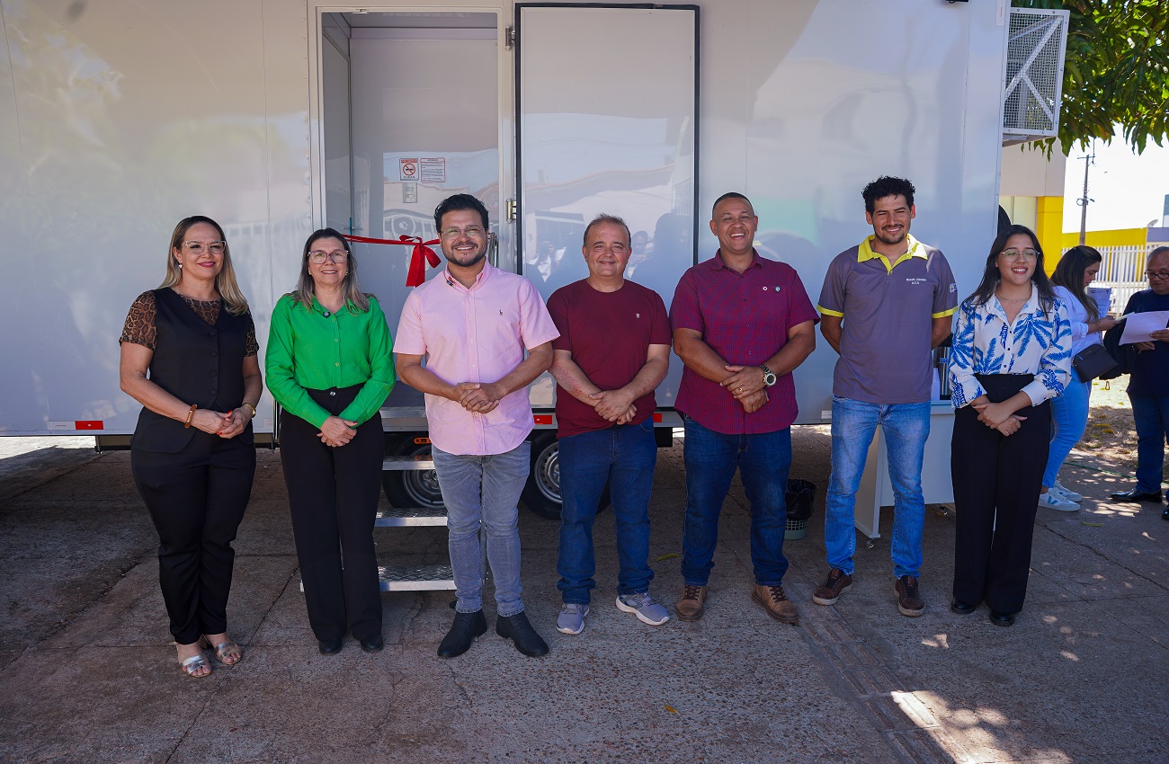 Deputado Marcelo Cruz entrega trailer para saúde de Pimenta Bueno