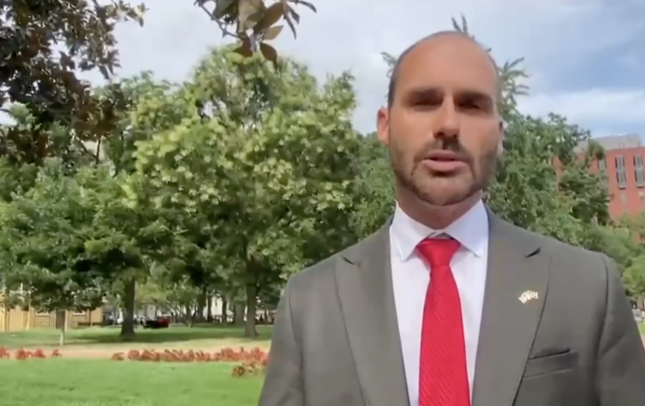 Pedidos de cassação de Eduardo Bolsonaro são encaminhados para Comissão de Ética, o primeiro passo para perda do cargo