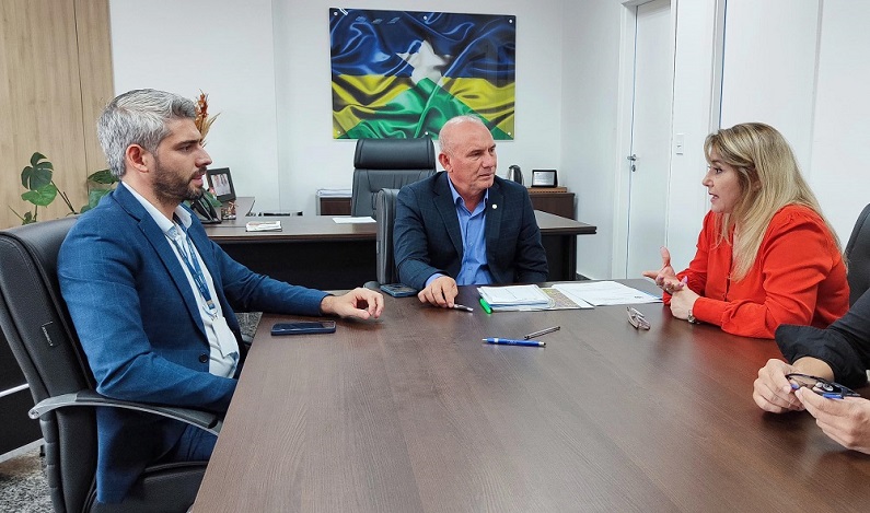 Ezequiel Neiva reforça compromisso com a educação em Vilhena e Chupinguaia
