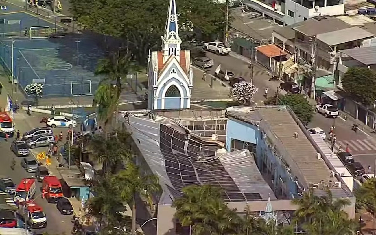 Parte do teto de igreja desaba no Recife; duas pessoas morreram