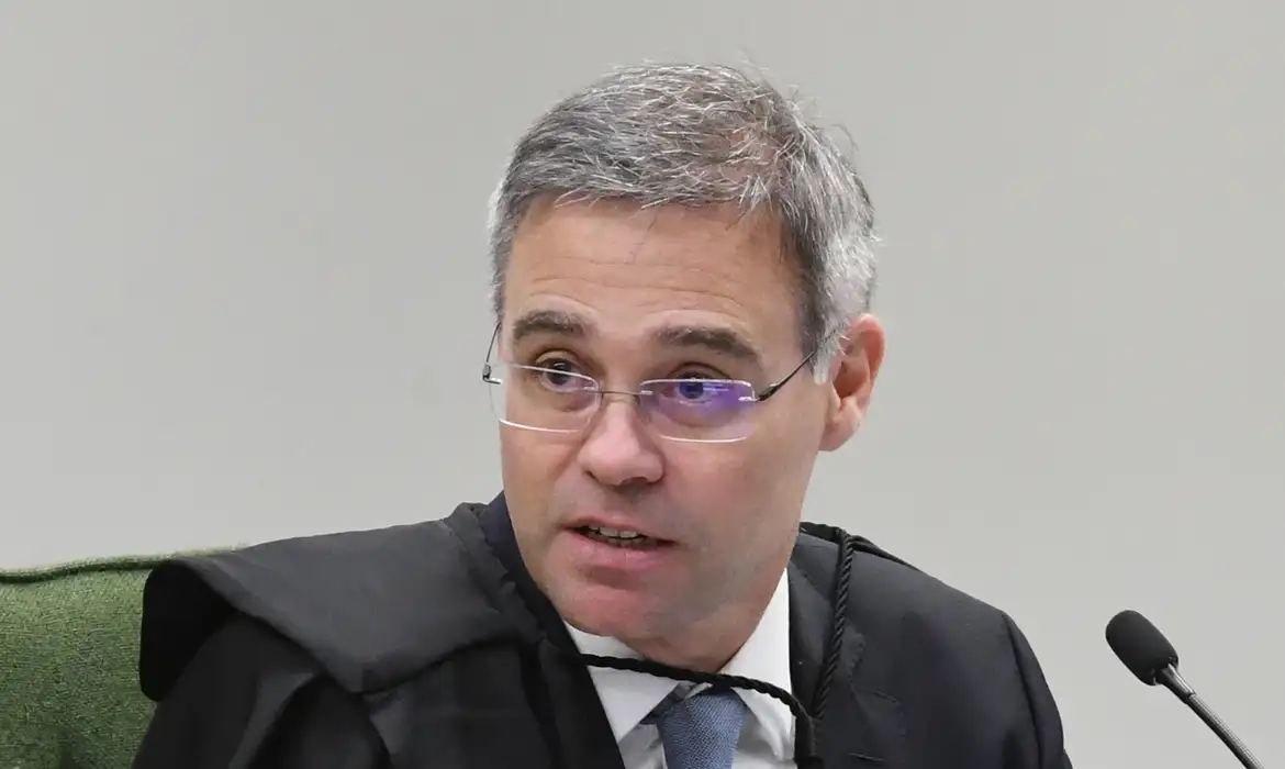 STF: André Mendonça autoriza PF a periciar 100 dispositivos e reduz sigilo do caso Master