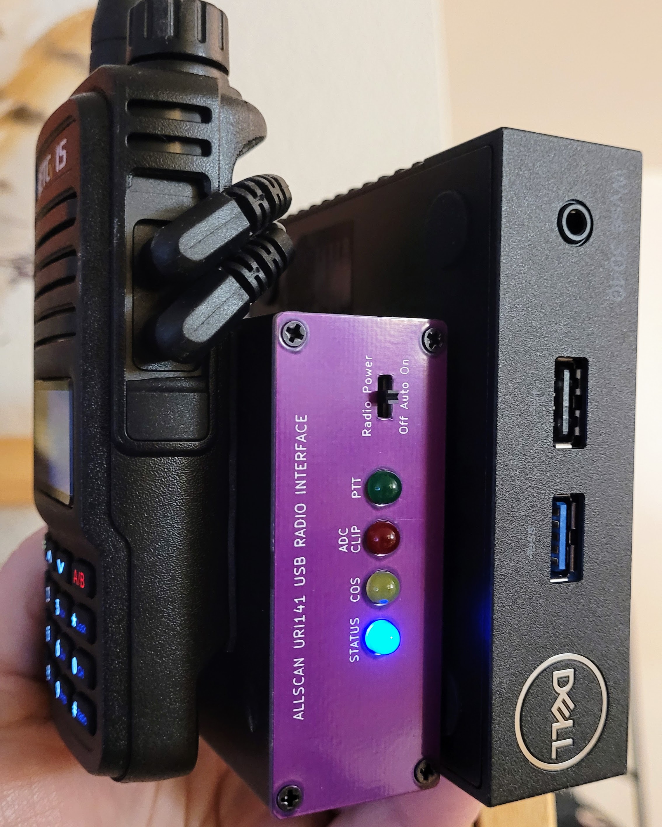 Status LEDs on the URI141