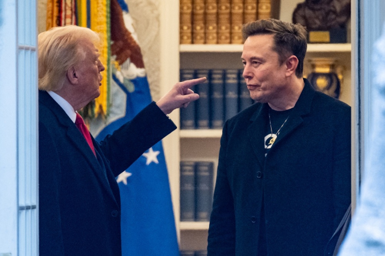 Tensão entre Trump e Musk aumenta após críticas ao pacote fiscal; presidente cogita deportar empresário