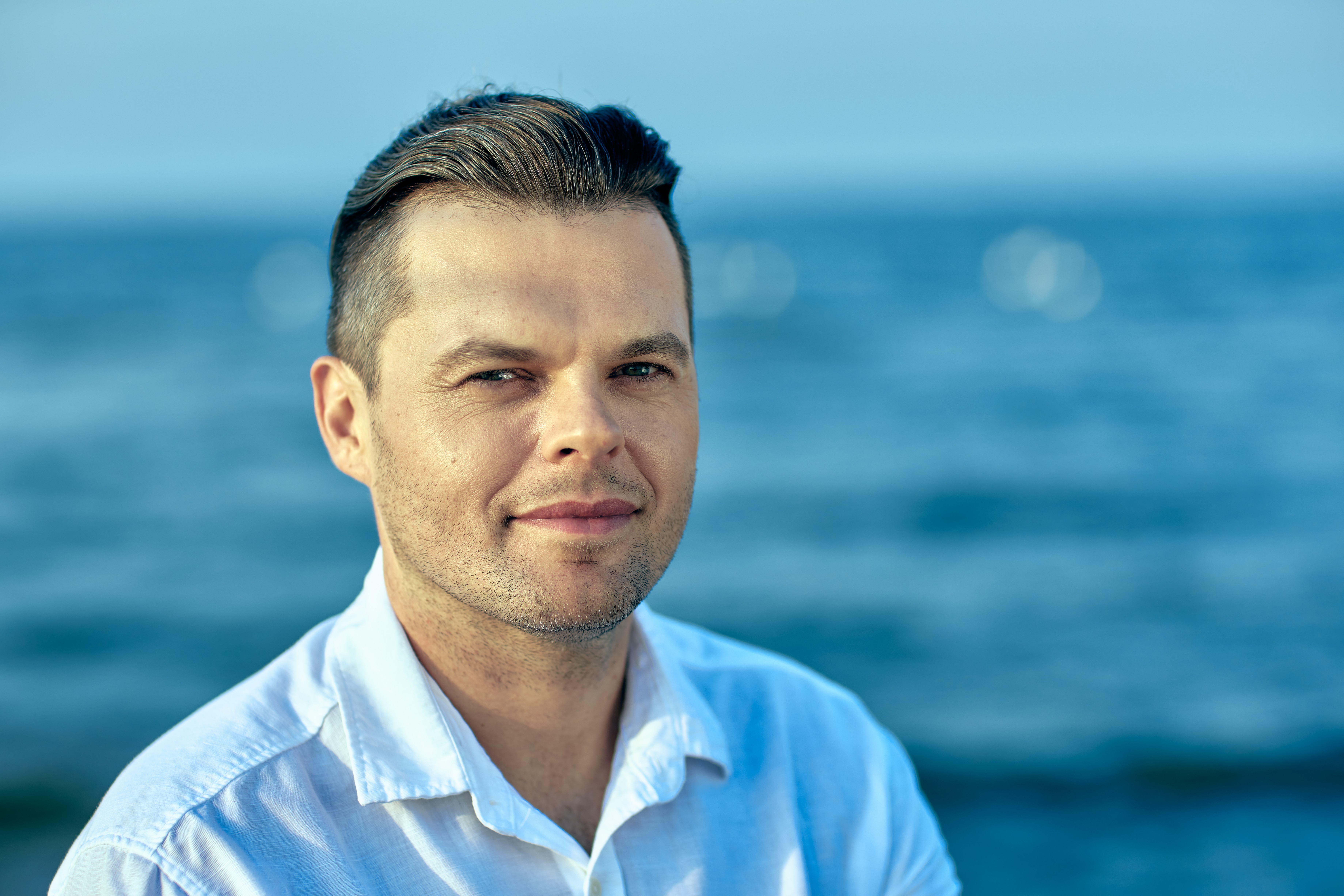 "Przy mądrym i przemyślanym podejściu do sztucznej inteligencji firmy mogą jedynie zyskać" - rozmowa z Tomkiem Bujokiem 📈