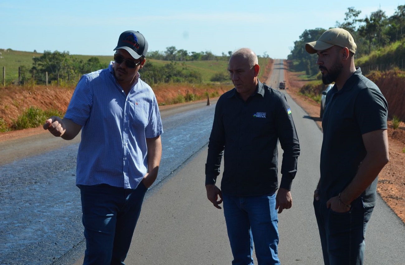 Ezequiel Neiva acompanha avanço da pavimentação da Rodovia do Boi e reforça compromisso com o Cone Sul