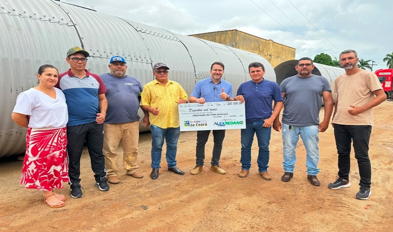 Alex Redano entrega tubos para infraestrutura na LC-110 em Alto Paraíso