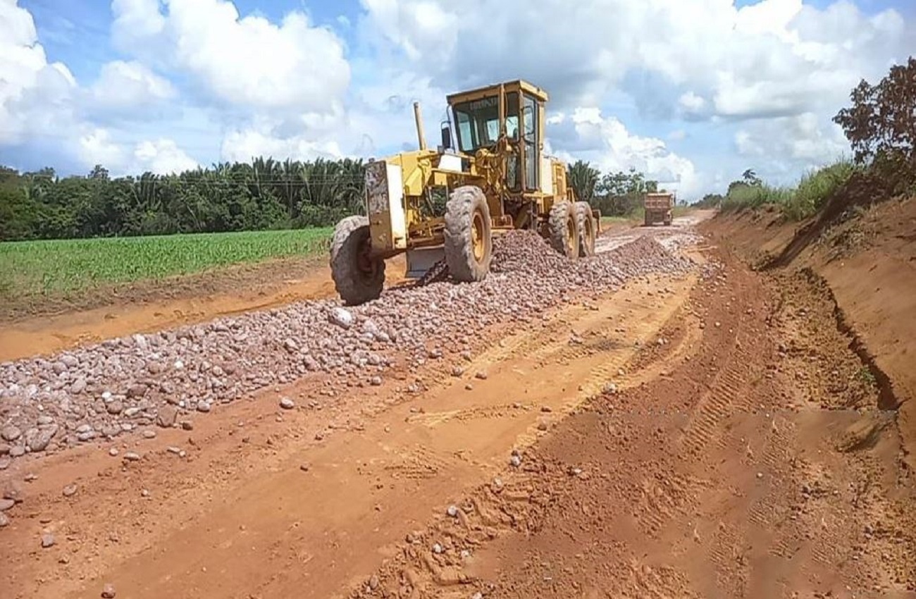 Alan Queiroz indica melhorias na estrada que liga União Bandeirantes à BR-364