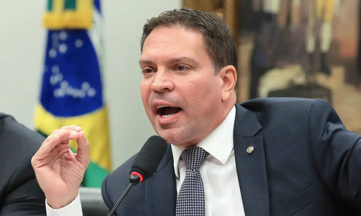 Extradição de Ramagem: Ministro Alexandre de Moraes determina formalização do pedido aos Estados Unidos