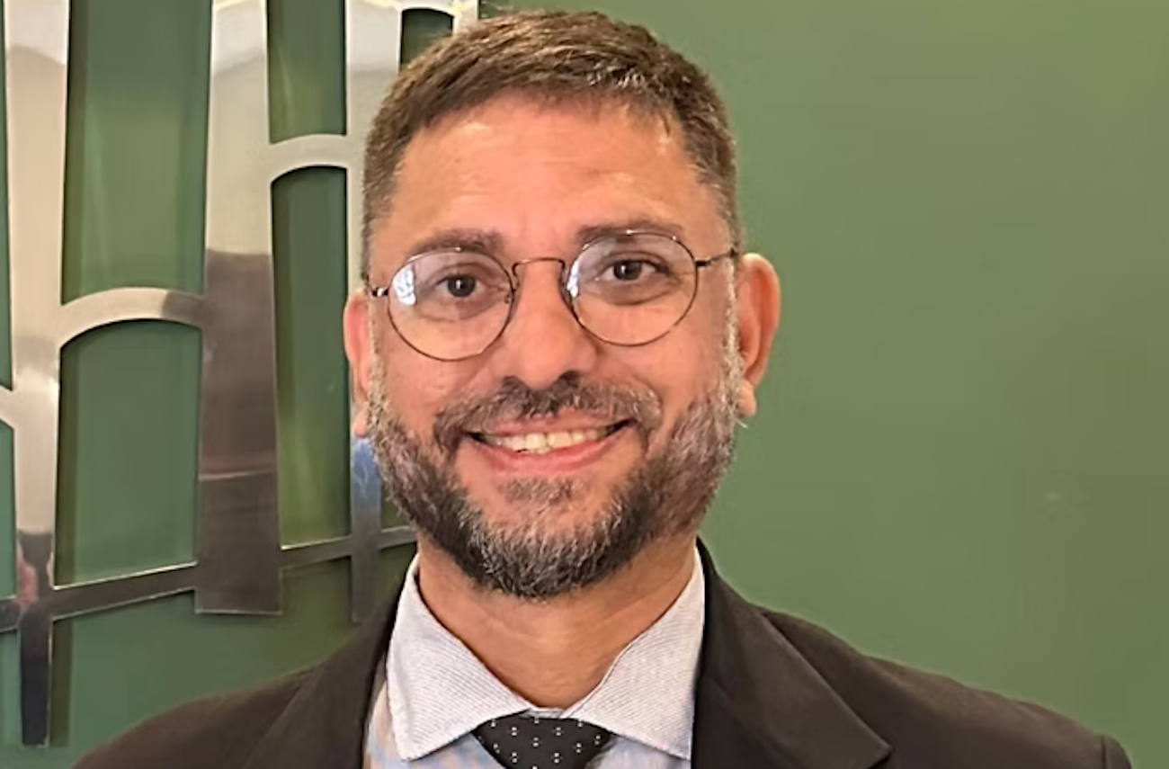 A crise de representatividade e o esgotamento do sistema partidário: Um estudo sobre o papel da advocacia eleitoral na reconstrução democrática