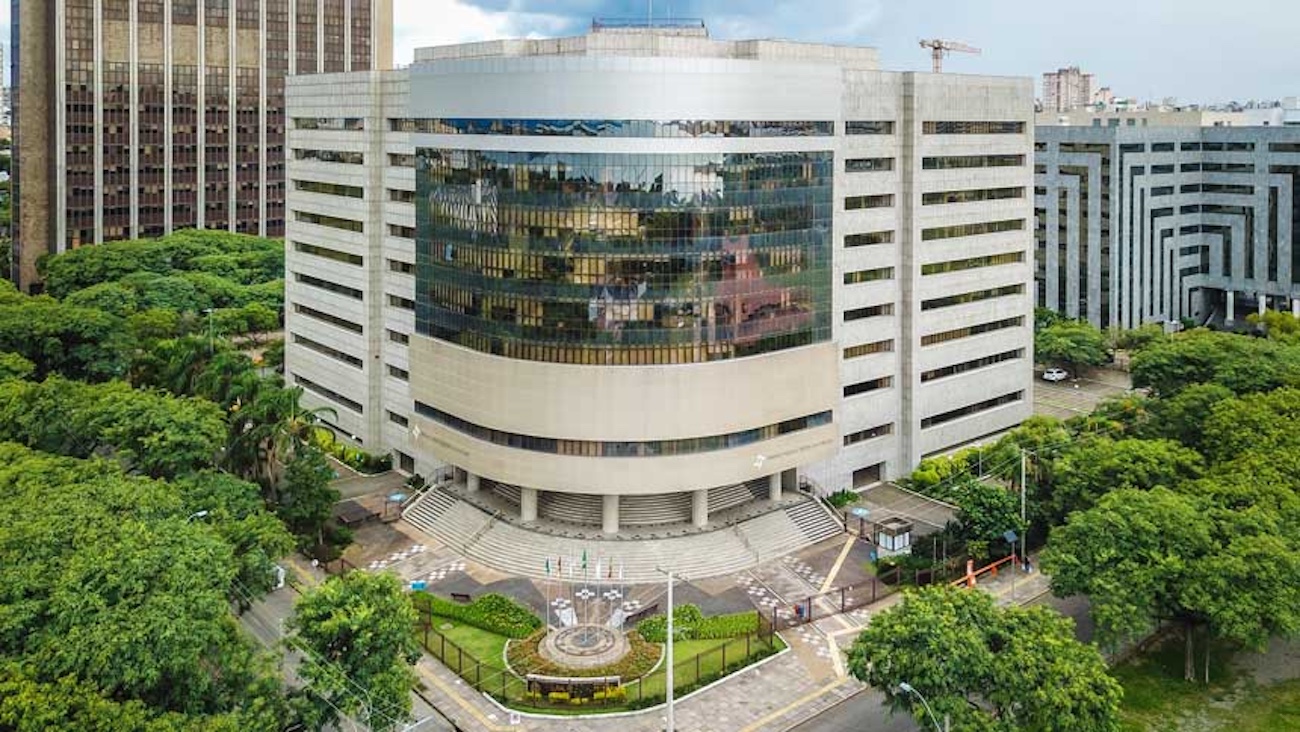 Justiça Federal se expande em SC: Estado ganha 8 novas varas para desafogar processos de saúde e aposentadoria