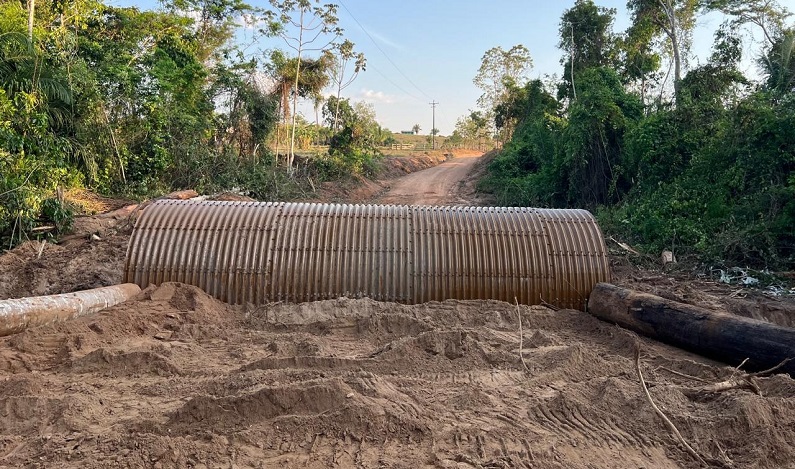 Ezequiel Neiva destina tubos metálicos para eliminar pontes velhas entre Colorado do Oeste e Vilhena