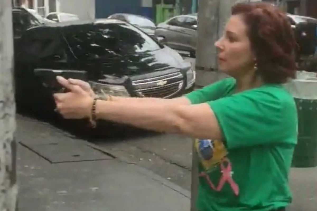 STF Registra 3 votos para condenar Carla Zambelli por porte ilegal de arma e cassar mandato