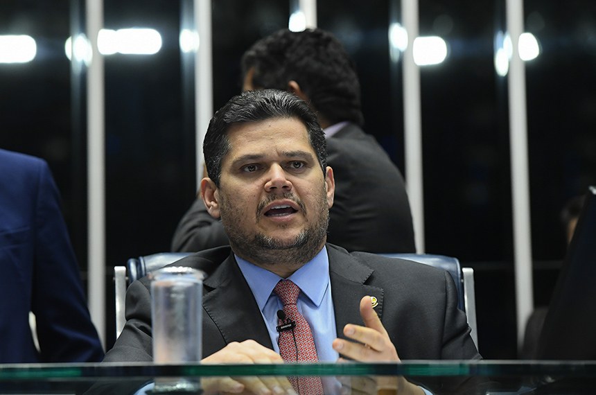 Alcolumbre promete promulgar aumento de deputados se Lula não sancionar