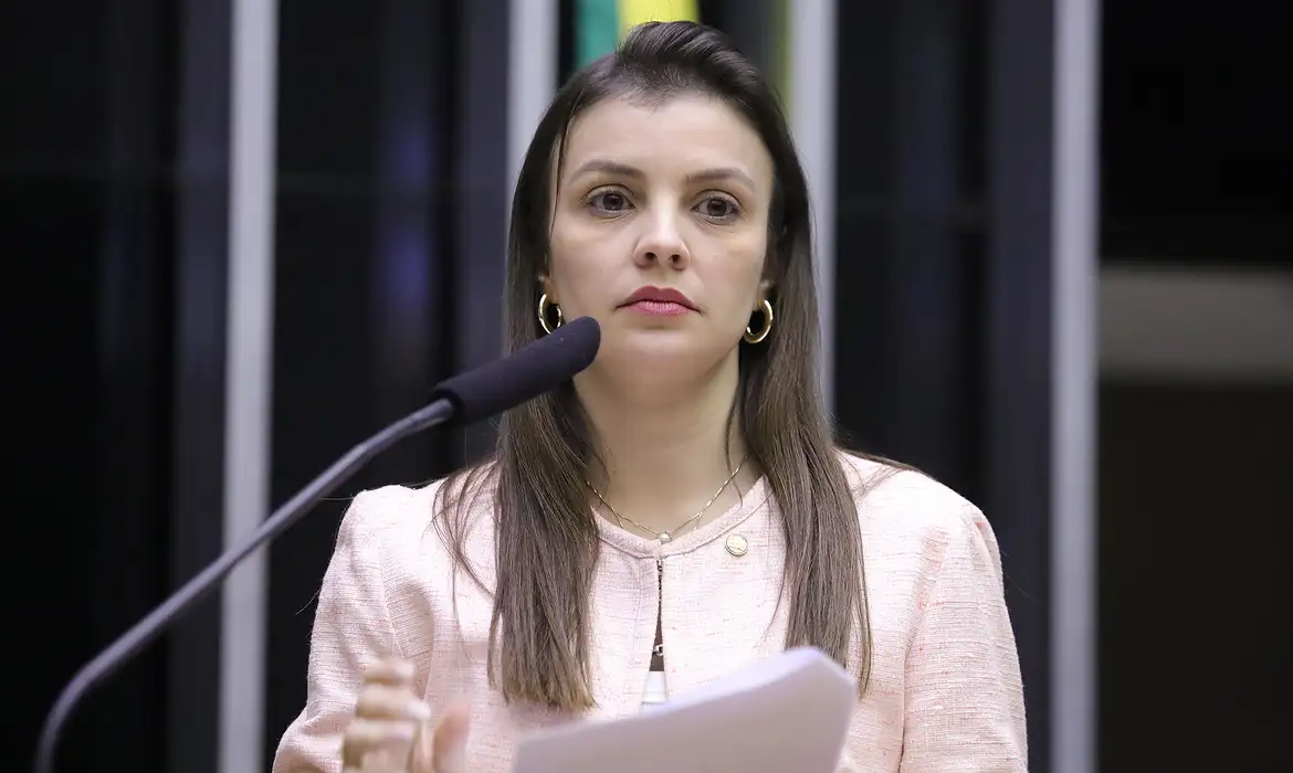 Deputada Federal denuncia espancamento e anos de abusos pelo marido