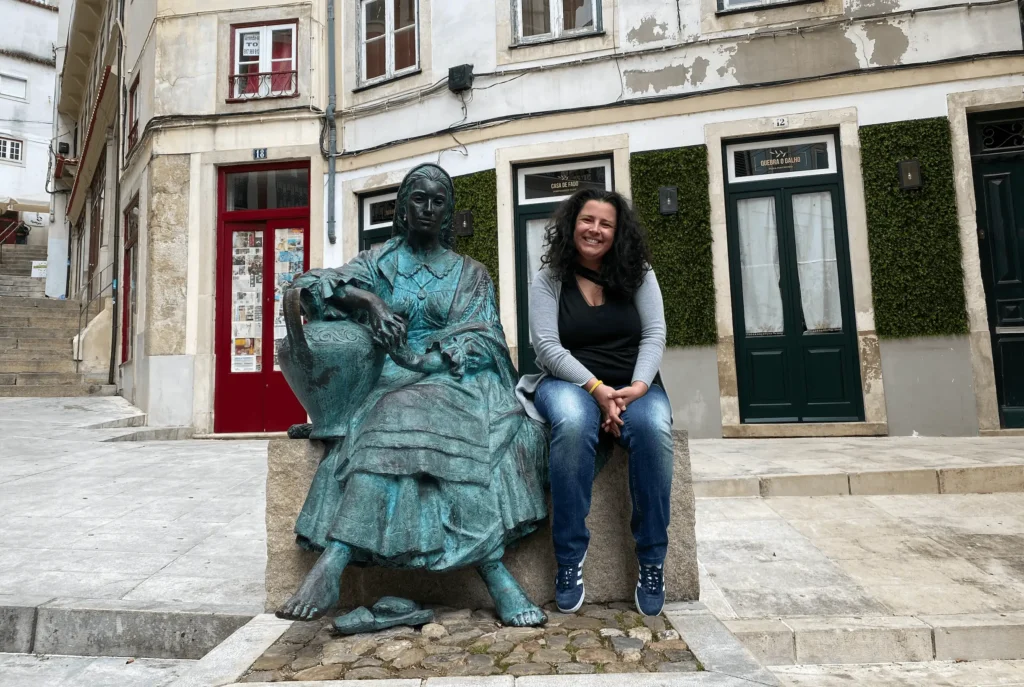 Esta imagem não tem texto alternativo. O nome do ficheiro é: MULHER-PILAR-Os-perigos-sistemicos-do-condicionamento-de-meninas-e-mulheres.webp