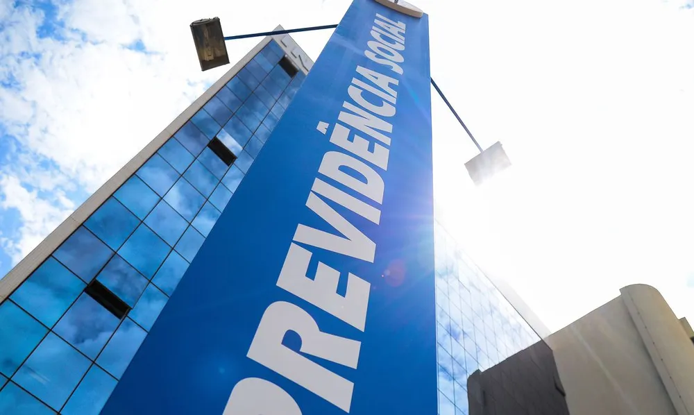 Reajuste do INSS: governo oficializa aumento de 3,90% e novo teto de R$ 8.475,55