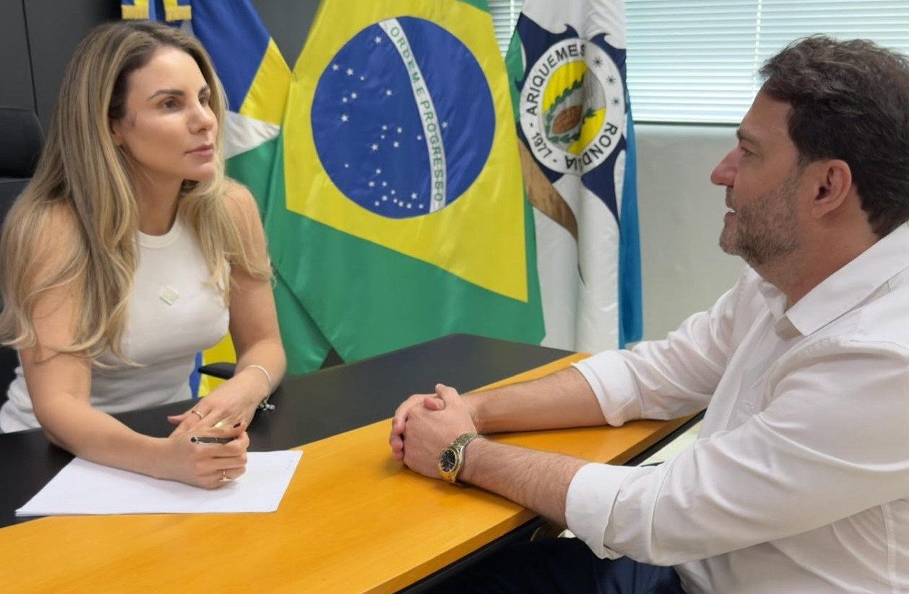 Alex Redano garante ônibus semileito de R$ 2,6 milhões ao município de Ariquemes