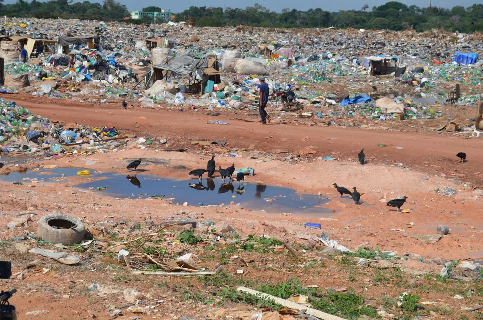 Prefeitura ignora Câmara e contrata consórcio com empresa investigada; 300 podem ser demitidos
