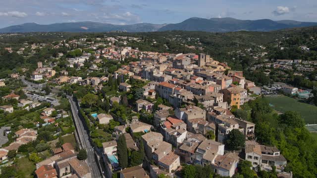 À Biot, on vendange encore à l’ancienne !