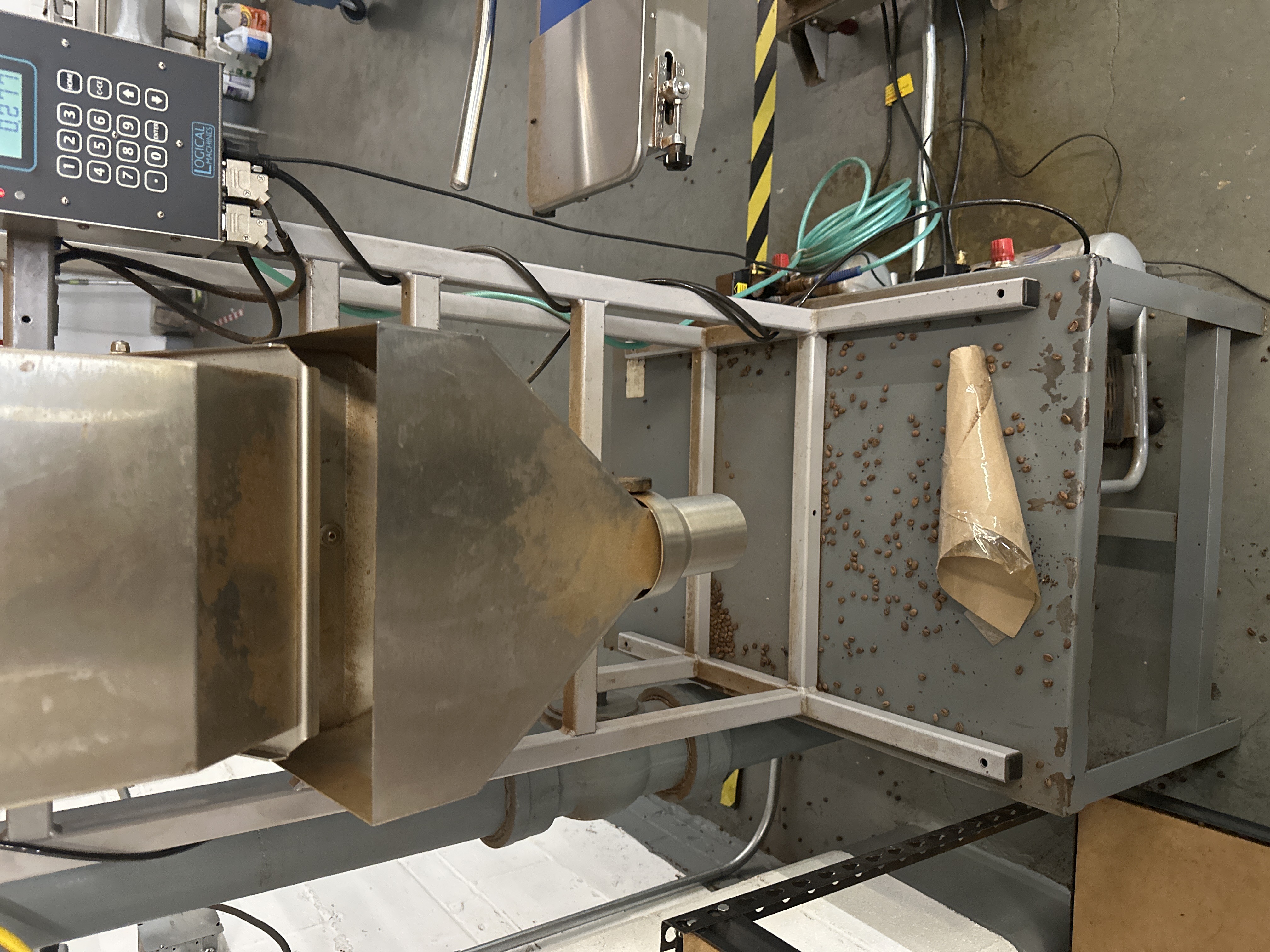 Packing setup with funnel