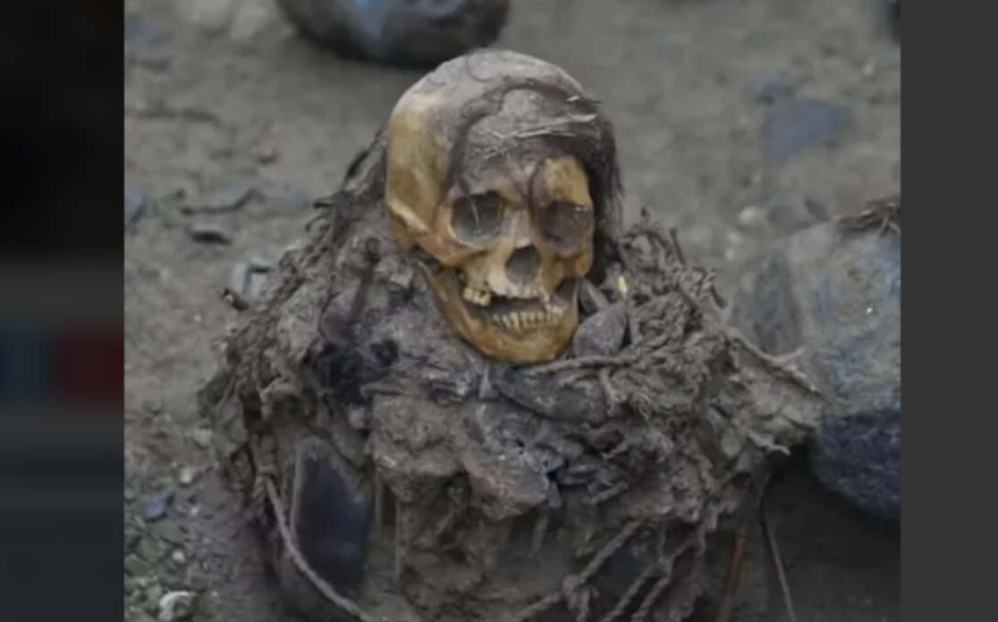 Múmia pré-inca de mil anos descoberta em Lima durante obra de gasoduto