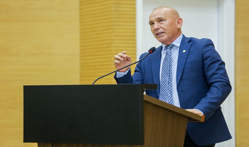 Deputado Ezequiel Neiva defende justa remuneração para servidores da Emater