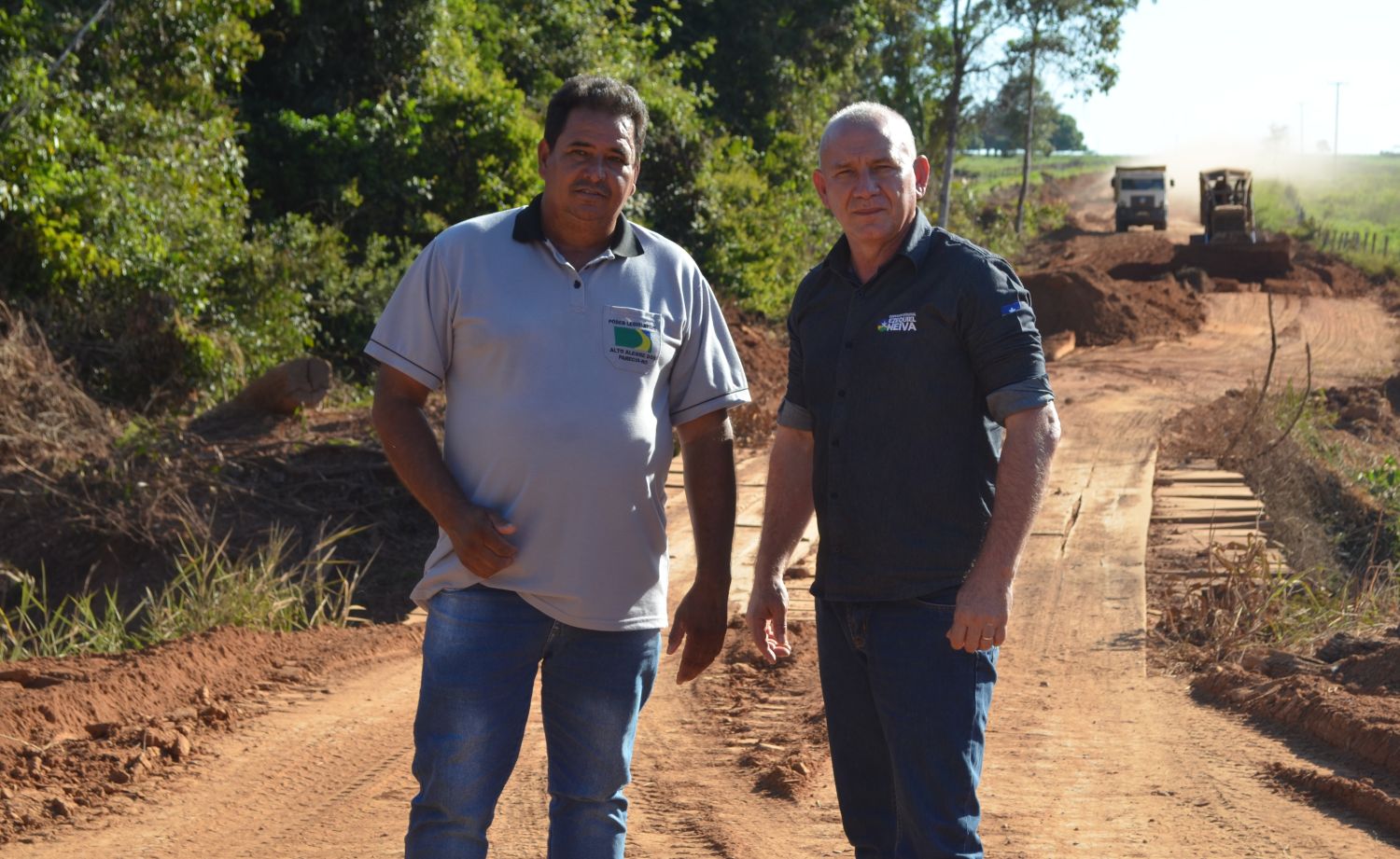Ezequiel Neiva vistoria obra de aterramento entre Alto Alegre dos Parecis e Alta Floresta D’Oeste