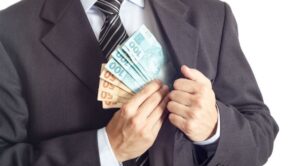 Secretária de escritório de advocacia em Ariquemes desviou mais de R$ 80 mil recebendo pagamentos de boletos via pix em sua conta pessoal