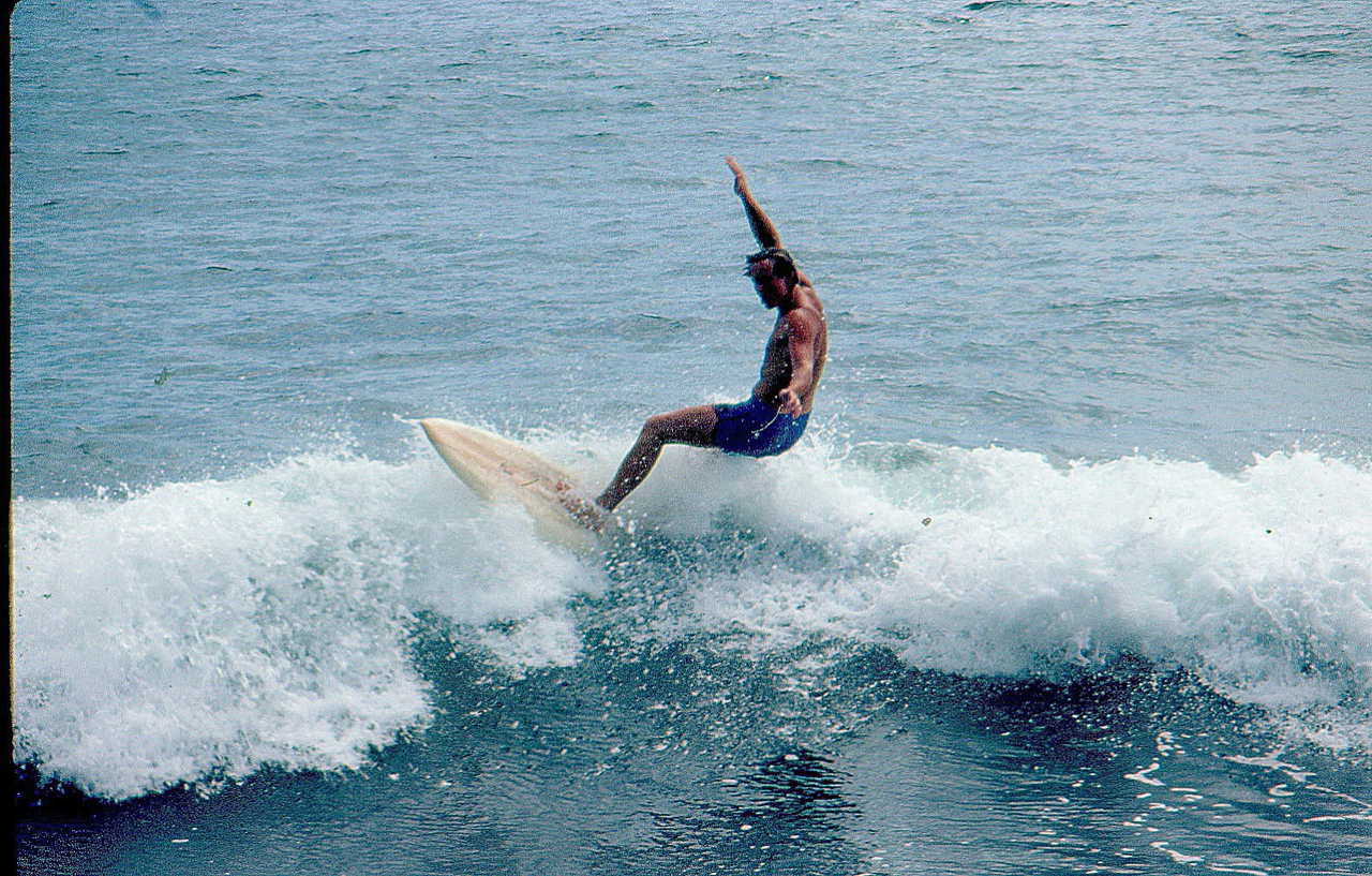 Substack banner for @surfing