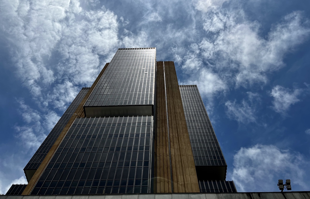 Selic estaciona em 14,75%: Bancos preveem fim do ciclo de alta de juros no Brasil