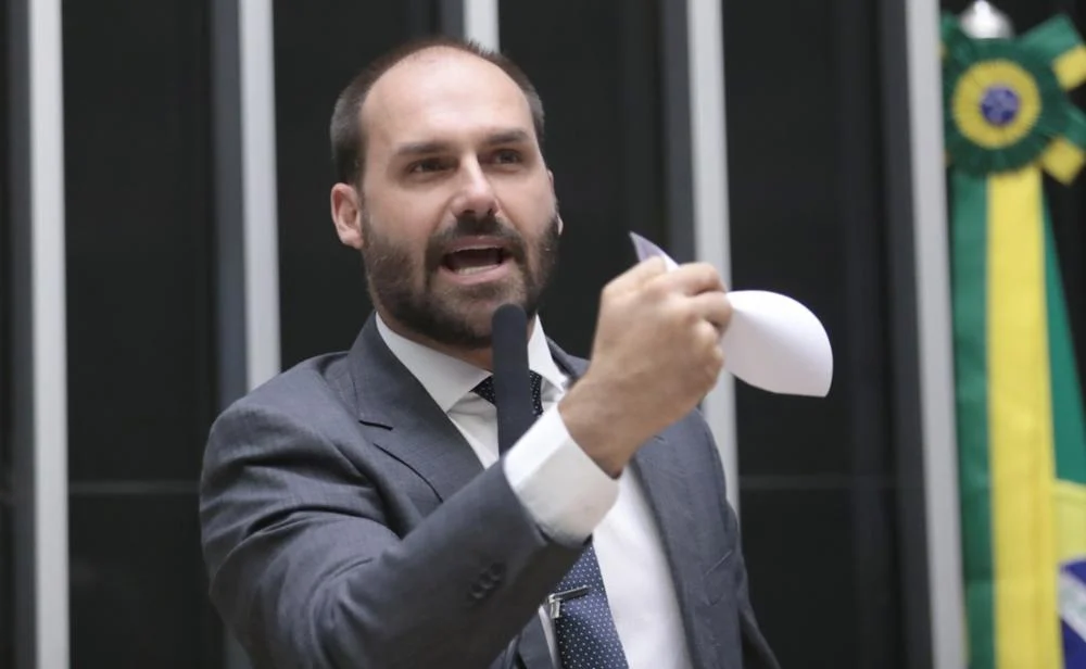 PT quer cassação de Eduardo Bolsonaro por permanência nos EUA