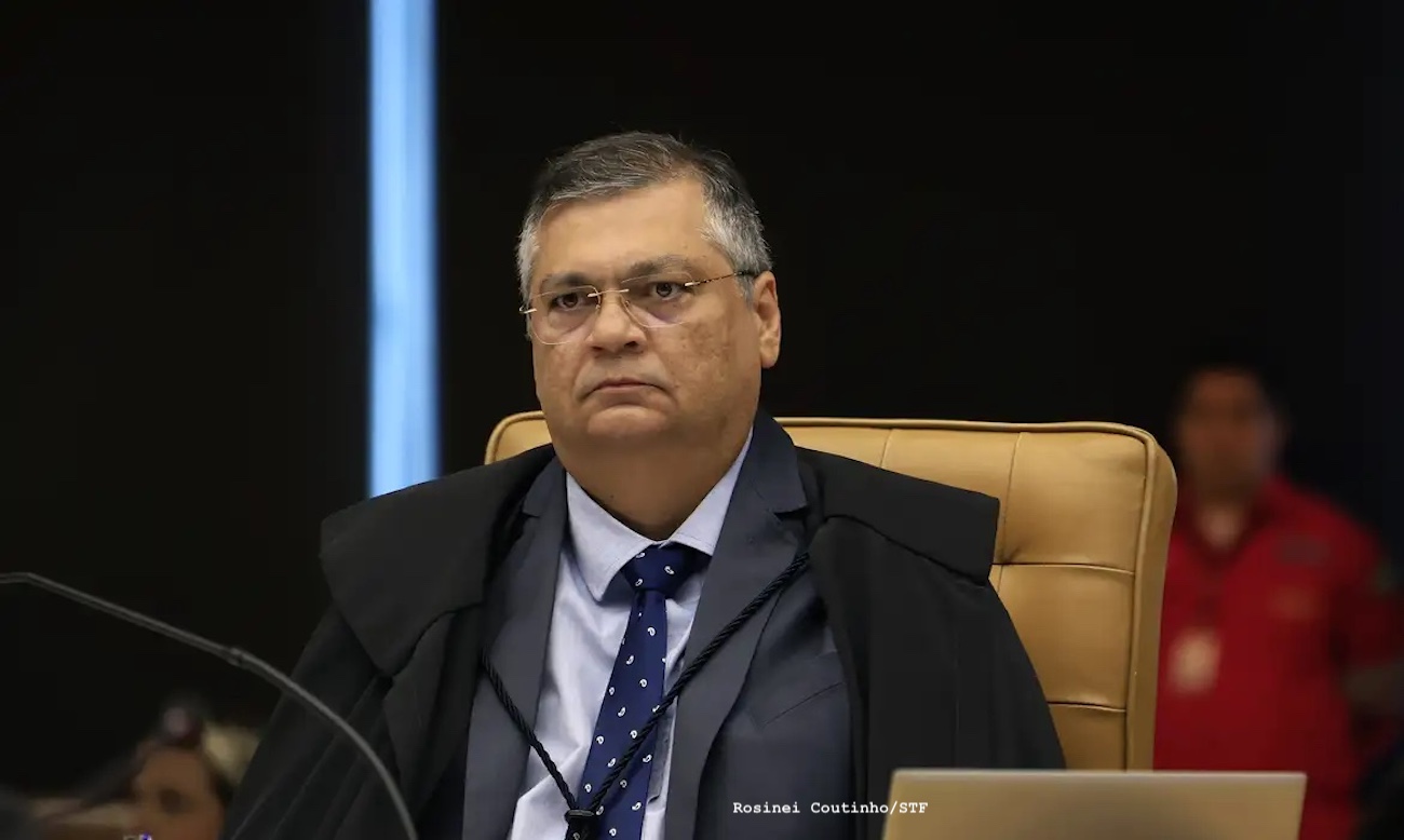 Dino barra 'supersalário' de ex-juiz e alerta sobre abusos no Judiciário