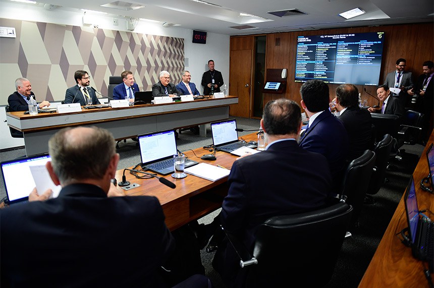 Novo Código Eleitoral: Quarentena de 4 anos para "agentes da lei" gera polêmica no Senado