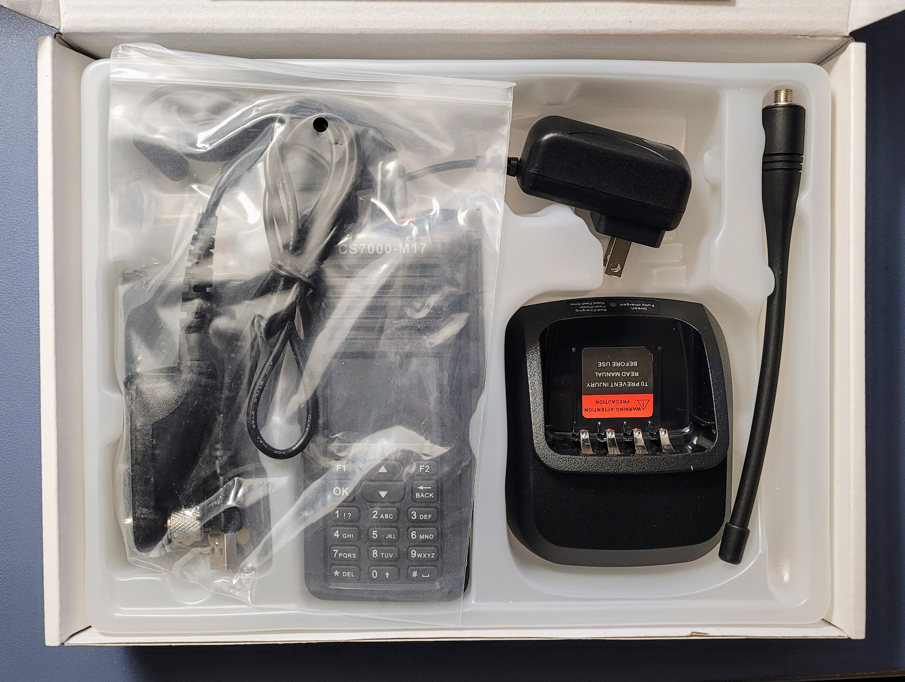 Contents of the CS7000-M17 box