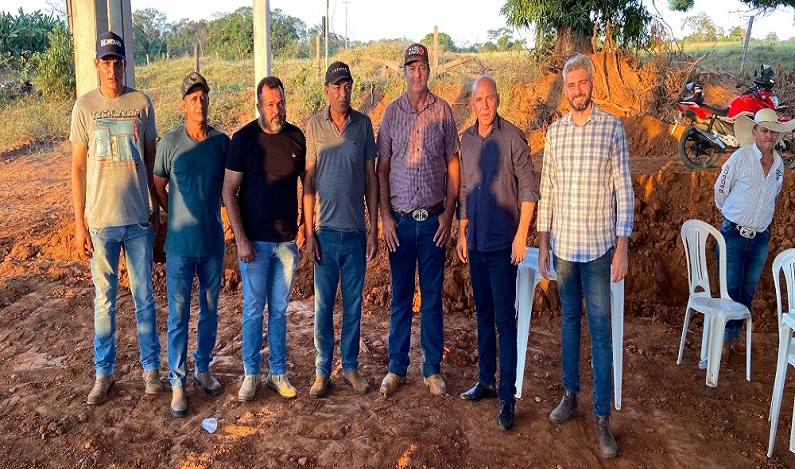 Associações rurais recebem implementos agrícolas destinados pelo deputado Ezequiel Neiva