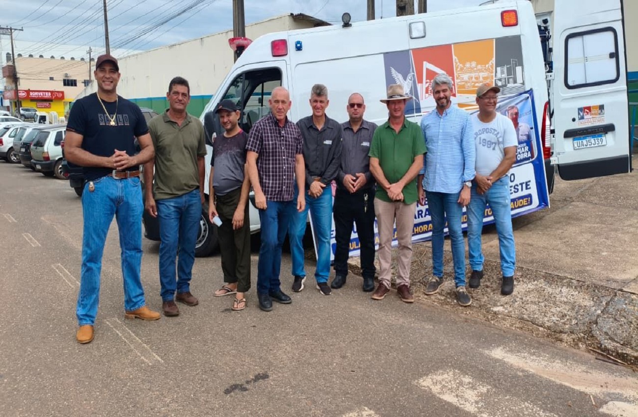 Colorado do Oeste recebe ambulância UTI adquirida por emenda do deputado Ezequiel Neiva