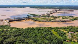 Hidrelétricas do Madeira trazem poucos benefícios para população local, e muitos impactos ambientais e sociais