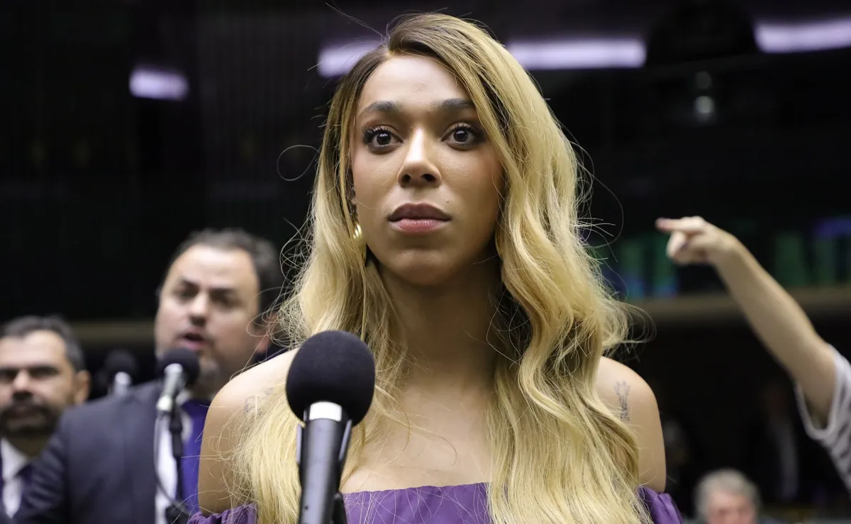 Deputada entra com ação para impedir que PL siga pagando salário de Bolsonaro