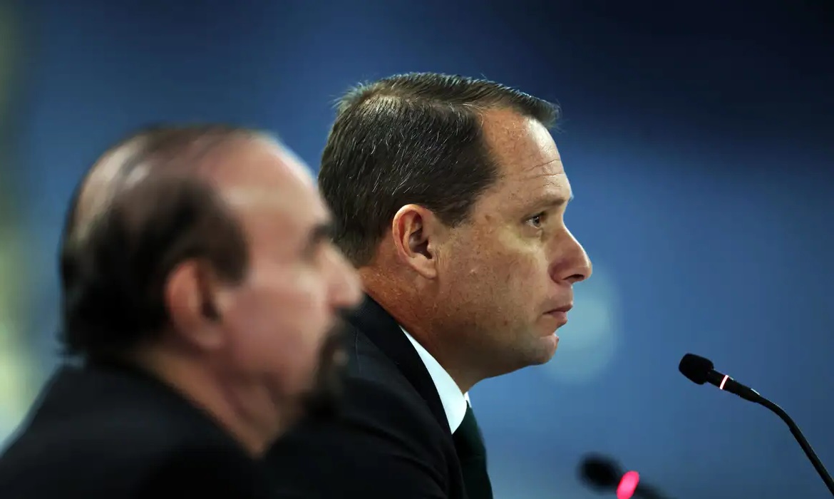 Defesa de Mauro Cid pede extinção de pena e devolução de passaporte após condenação no STF