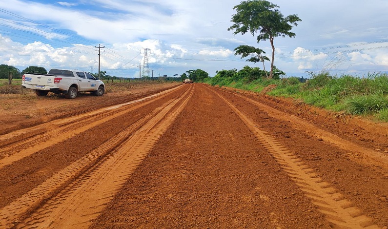 Estrada RO-459 no Garimpo Bom Futuro recebe obras de recuperação após indicação do deputado Alex Redano