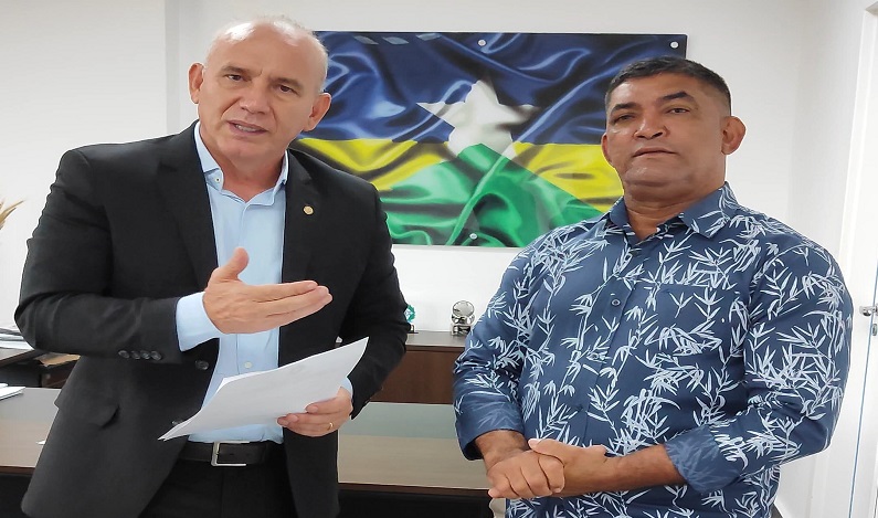 Ezequiel Neiva disponibiliza ambulância para Chupinguaia