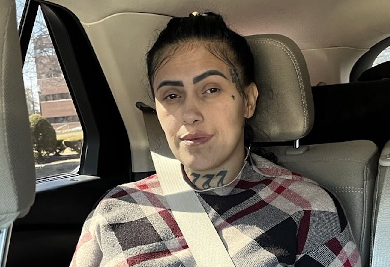 ICE prende nos EUA brasileira procurada por homicídio no Brasil