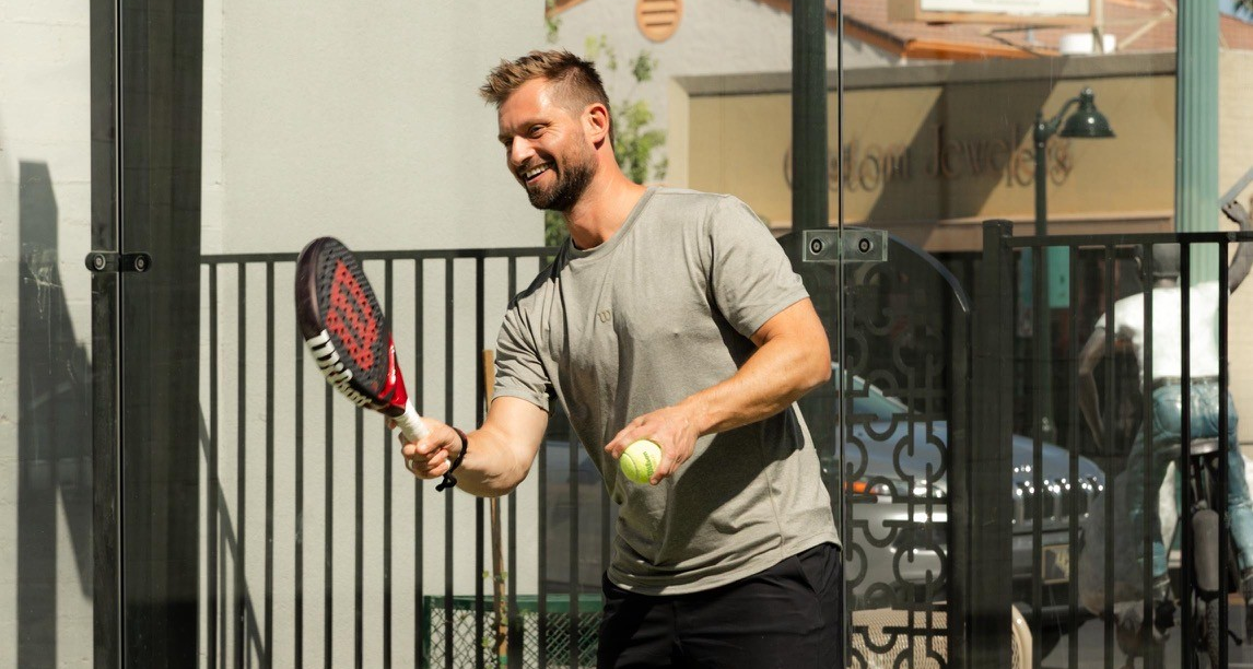 Rene Lewicki playing padel