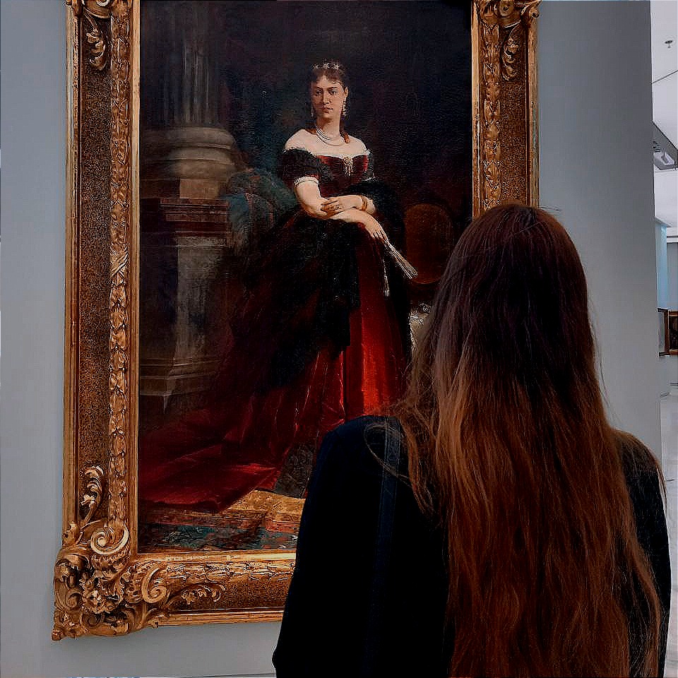 The Byzantine Dress as Meeting of Western and Eastern Medieval Aesthetics, image size:960x960