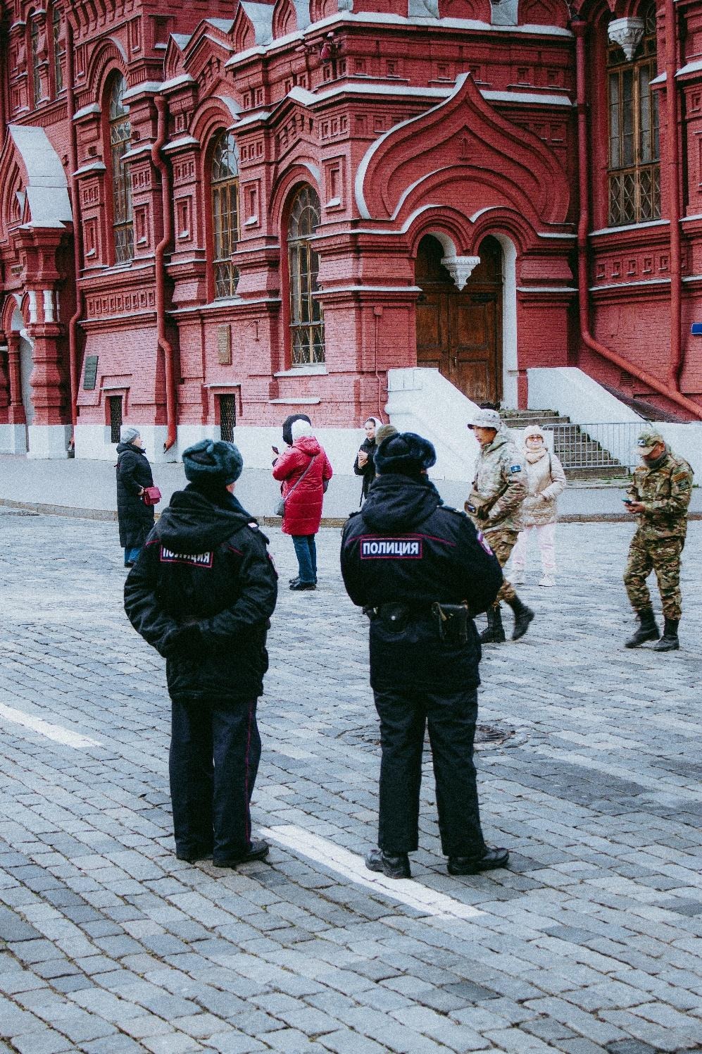 A group of people standing in front of a building
AI-generated content may be incorrect.
