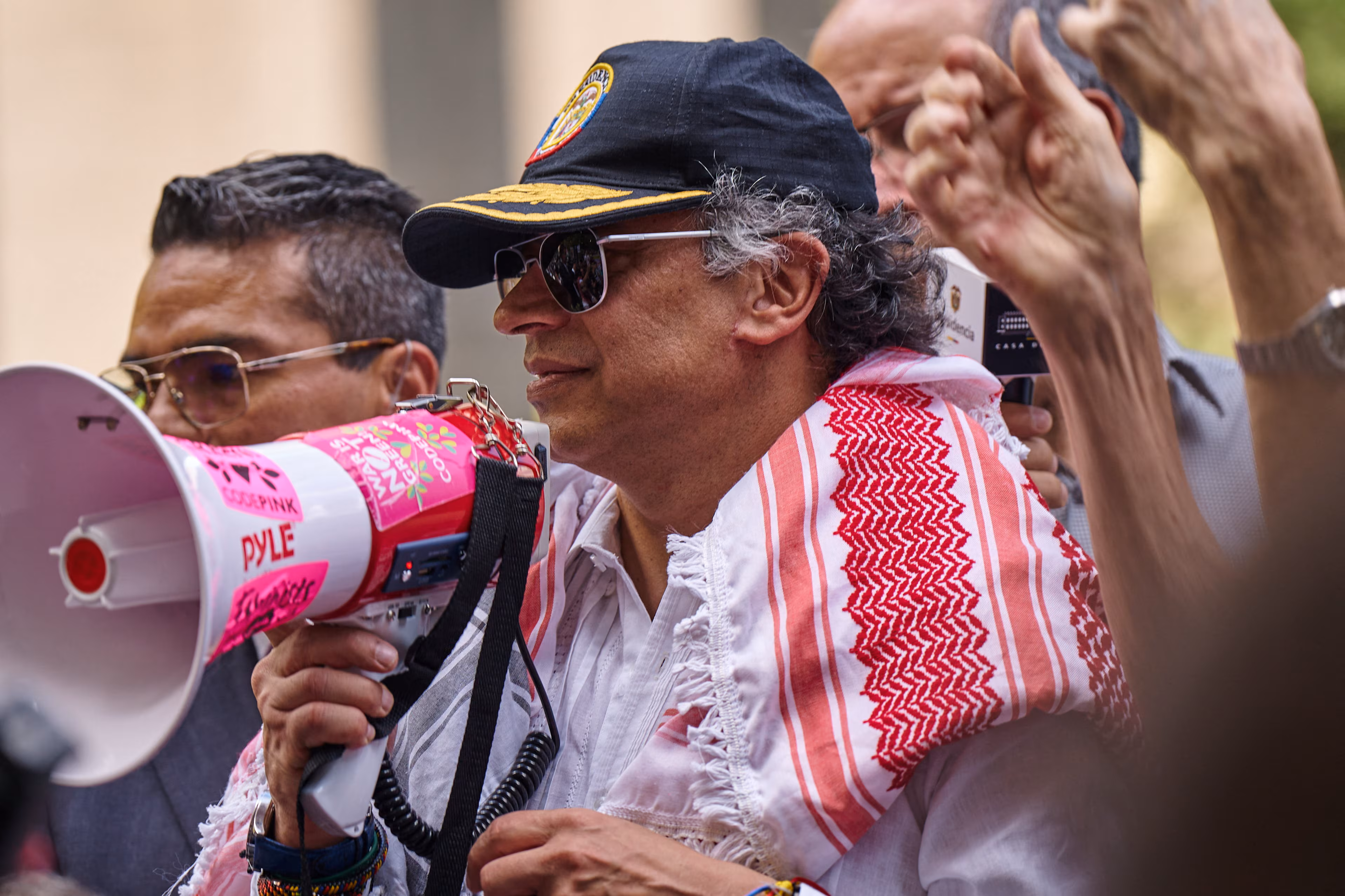 ZDA razmišljajo o preklicu vizuma kolumbijskemu predsedniku Petru zaradi poziva ameriškim vojakom k neposlušnosti