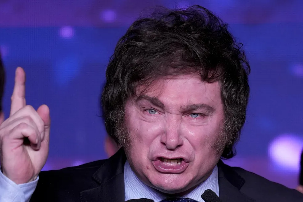 Crise política e econômica agrava queda de popularidade de Milei: Argentina entra em rota de colisão