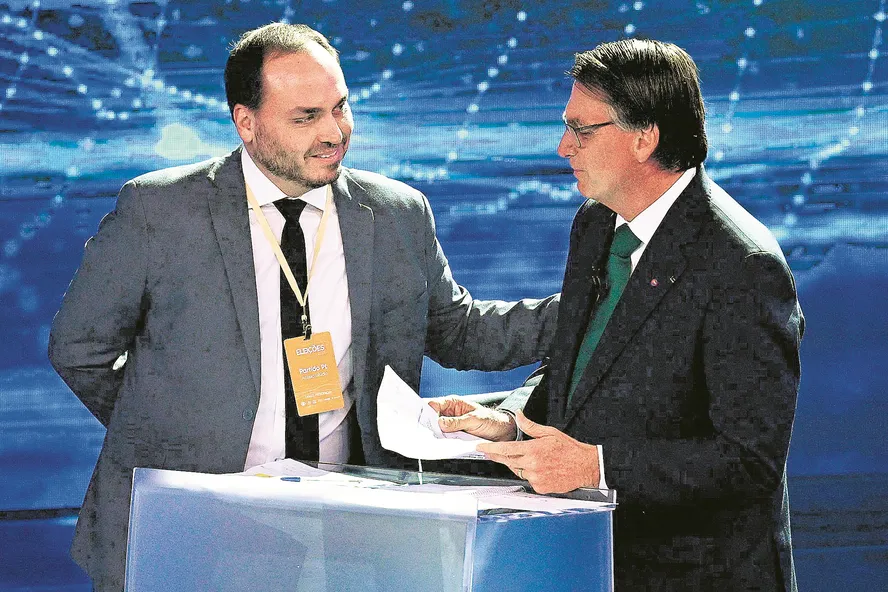 PF indicia Bolsonaro, Carlos, Ramagem e diretor da Abin por espionagem ilegal