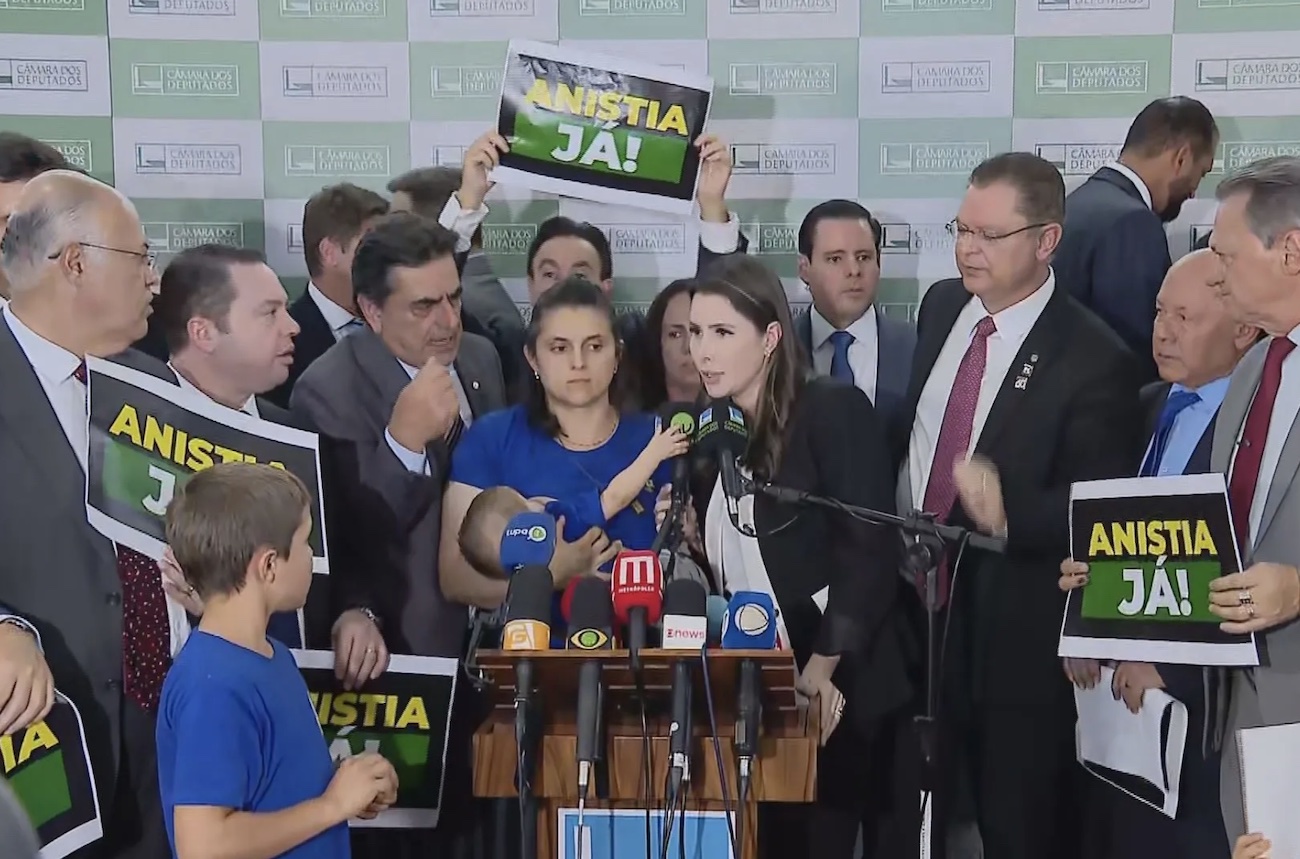 Mulher de rondoniense que foi 'pedir anistia' do 8 de janeiro esqueceu de contar que marido está foragido