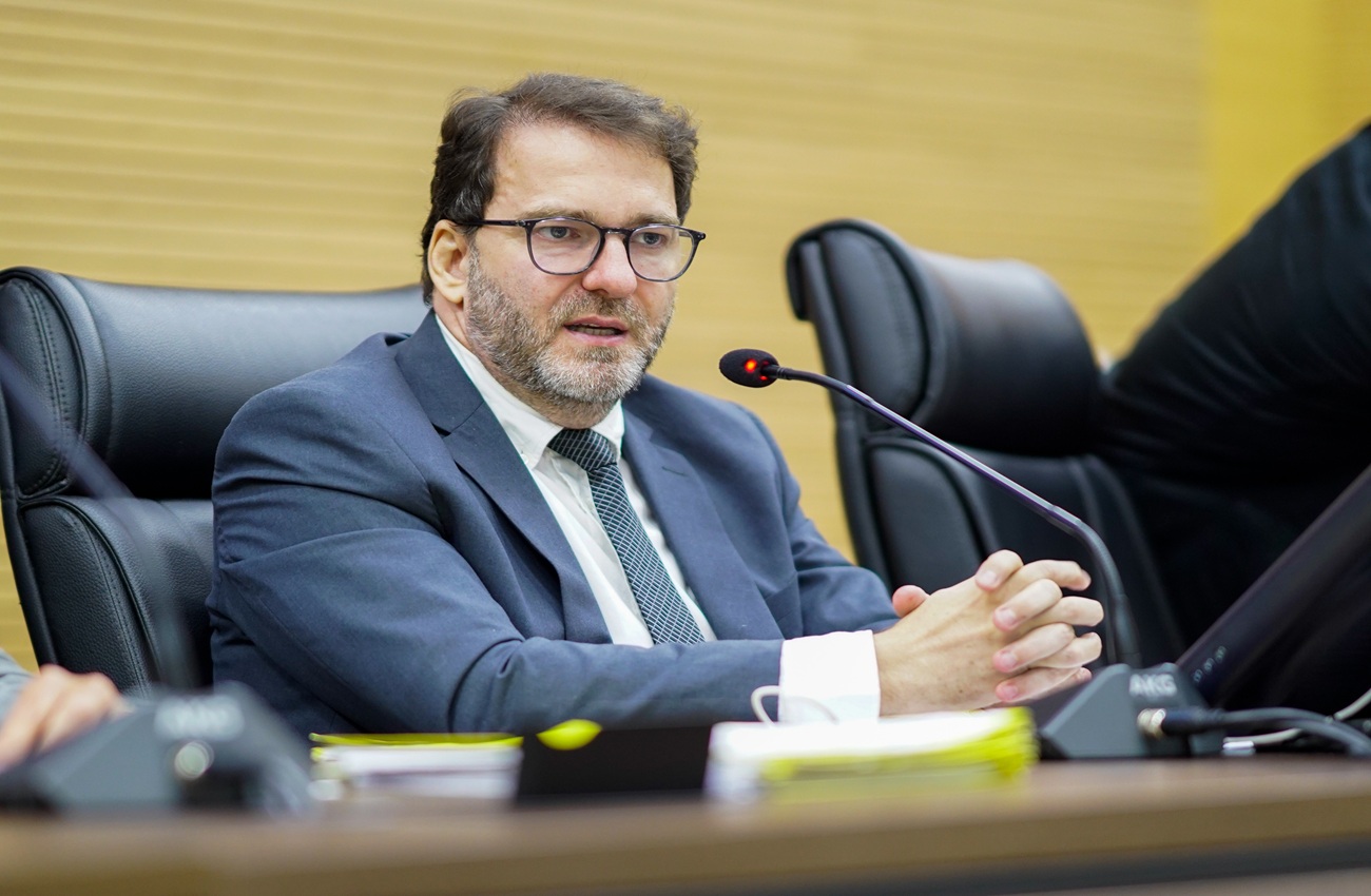 Alex Redano cobra manutenção urgente do ar condicionado no Hospital João Paulo II